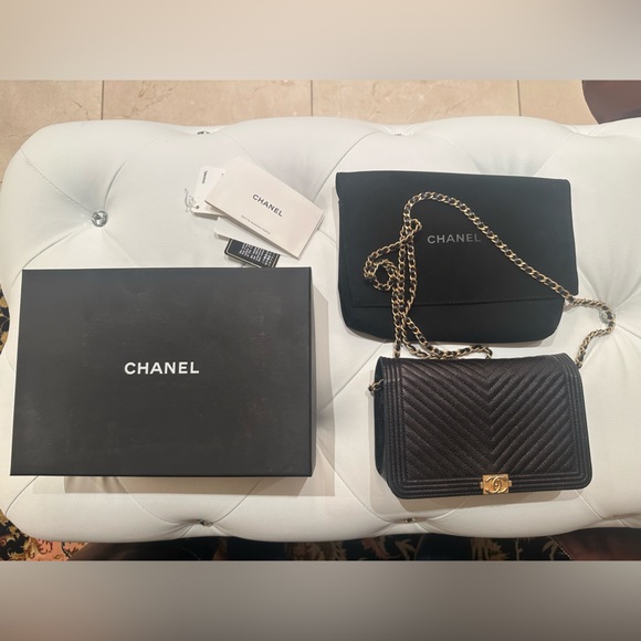 CHANEL Chevron Boy Wallet on Chain crossbody gold hardware & chain - Picture 4 of 15